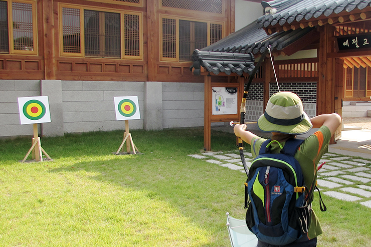 세시풍속 추석맞이 전통놀이하는 모습