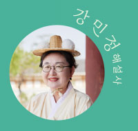 플러그 인터뷰 달빛이 스며드는 고궁의 밤