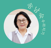 플러그 인터뷰 달빛이 스며드는 고궁의 밤