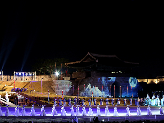 제53회 수원화성문화제 관련 사진입니다.