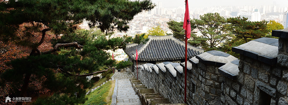 수원화성 남포루입니다. 자세한 설명은 아래와 같습니다. (선택된 큰 사진)