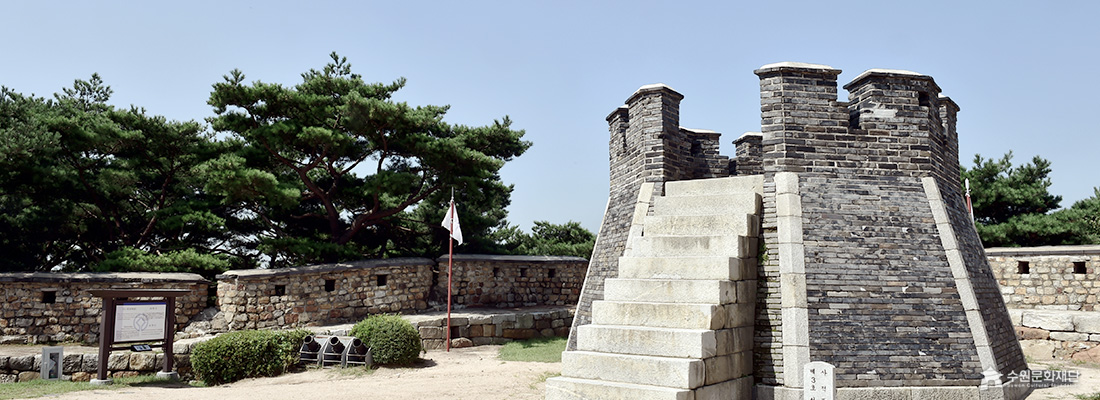 수원화성 서노대입니다. 자세한 설명은 아래와 같습니다. (선택된 큰 사진)