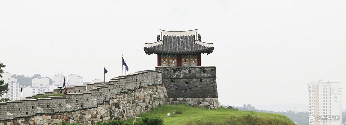 수원화성 동북포루입니다. 자세한 설명은 아래와 같습니다. (선택된 큰 사진)