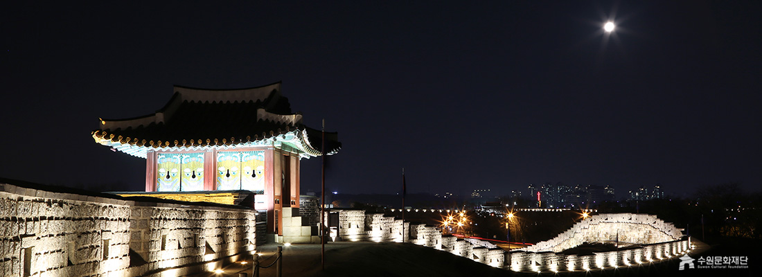 수원화성 동북포루입니다. 자세한 설명은 아래와 같습니다. (선택된 큰 사진)