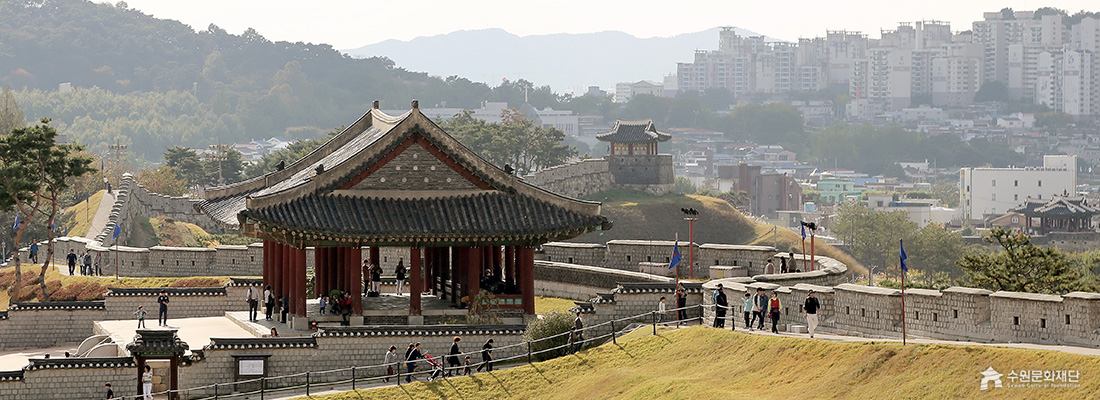 수원화성 동장대입니다. 자세한 설명은 아래와 같습니다. (선택된 큰 사진)