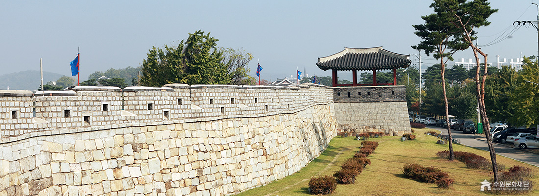 수원화성 동일포루입니다. 자세한 설명은 아래와 같습니다. (선택된 큰 사진)