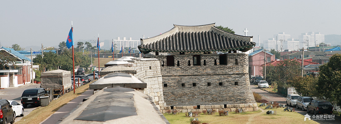 수원화성 동포루입니다. 자세한 설명은 아래와 같습니다. (선택된 큰 사진)