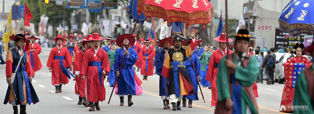 2019 정조대왕 능행차 공동재현 정조대왕의 행렬 모습입니다.