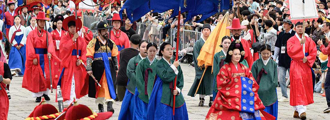 2026 정조대왕 능행차 대동놀이 퍼레이드 모습입니다.