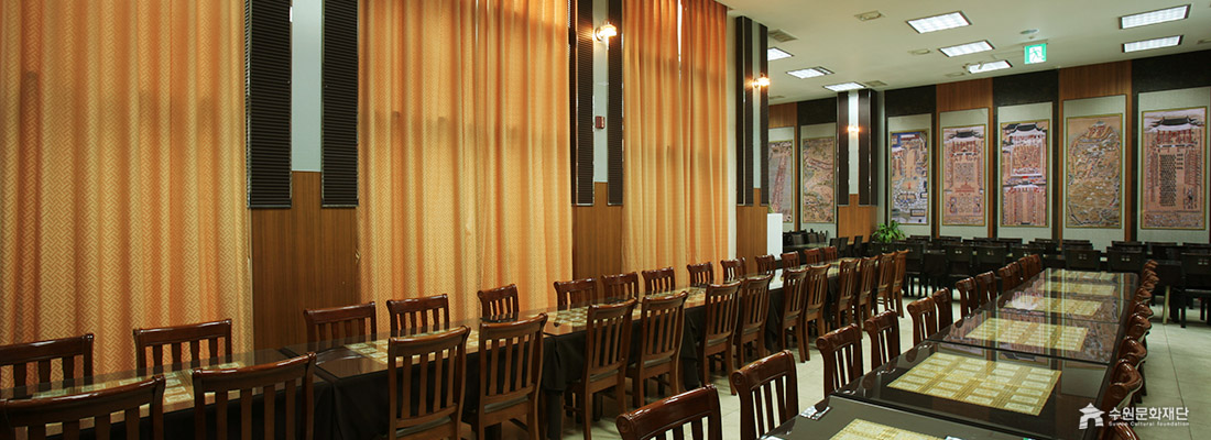 수원호스텔 시설 중 1층에 위치한 식당 모습입니다.